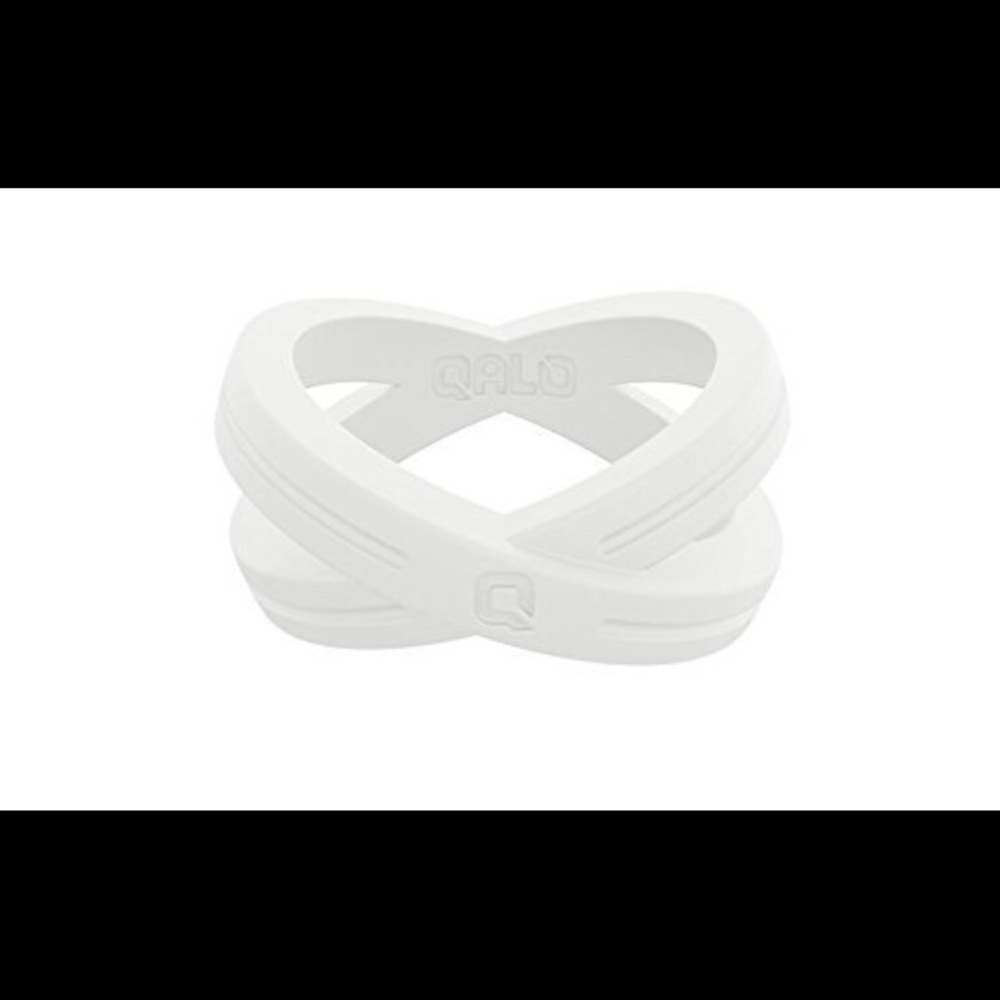 QALO Crossover Ring. Size 6